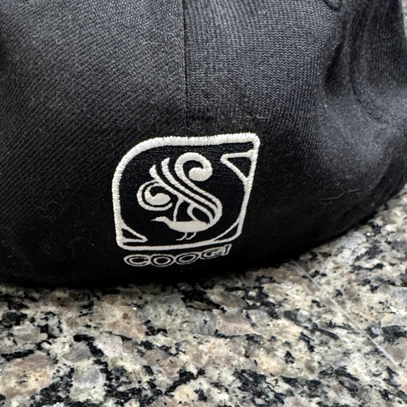 COOGI vintage Black Cap with Neon Green peacock Design EUC - Picture 6 of 12